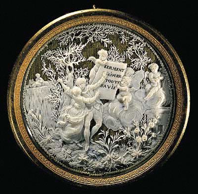 Belleteste, Mural ivory carving. Allegory. Attributed to Jean- Antoine Belleteste. Diameter without frame 6,5 cm.   with monogram “B” for Belleteste.