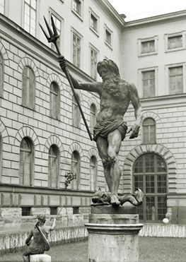 Neptune, standing on a dolphin, circa 1628/29, bronze, h. figure 180 cm Munich, bayerische schlösserverwaltung Munich Residence 