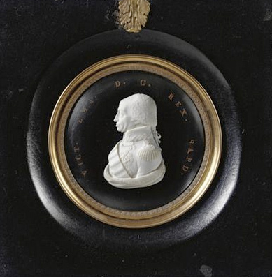 Small Profile looking left, ivory micro carving, 19th century, 12.7 cm x  12.7 cm 